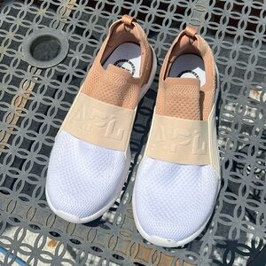 APL shoes, 7.5 Medium